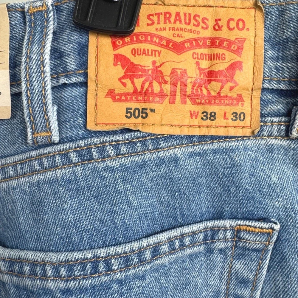 Levis 505 Regular Fit Straight Leg Jeans Light Wash Blue Mens 38x30 NWT